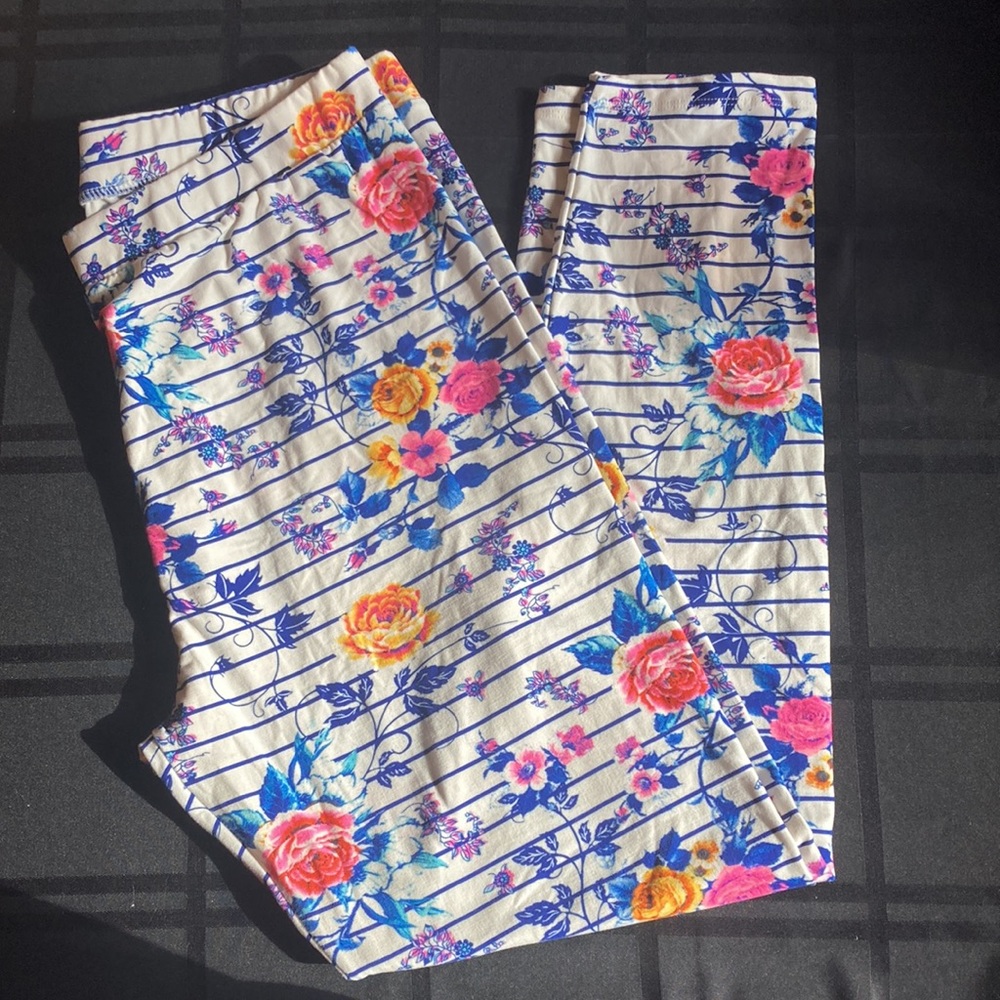 ⚜️Chances R Plus White, Blue, Multi Floral Pattern Striped Leggings! NWOT!